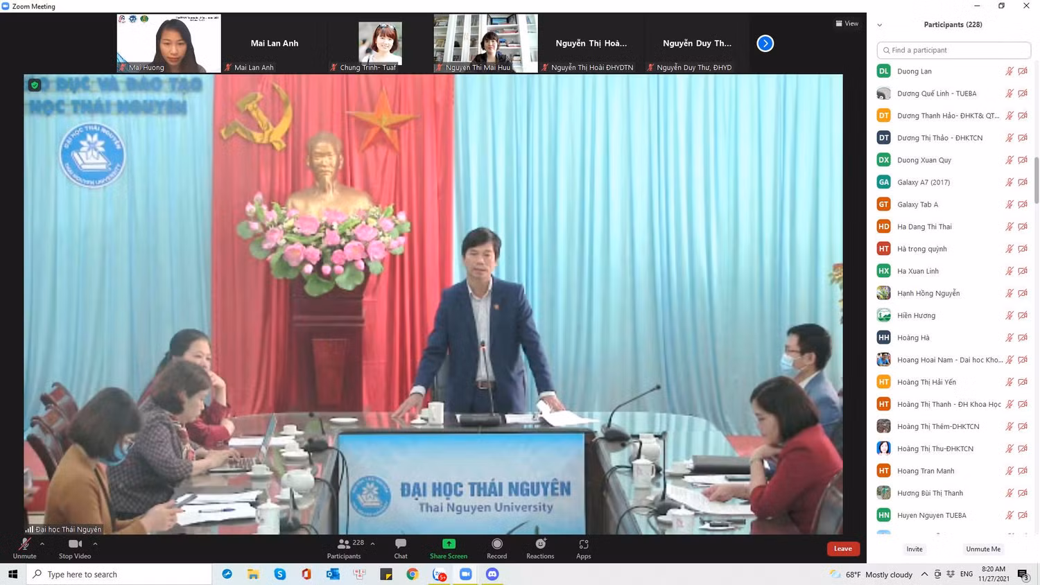 Hình ảnh lễ khai mạc khóa Bồi dưỡng nâng cao năng lực sư phạm cho giảng viên tiếng Anh và giảng viên giảng dạy chuyên ngành bằng tiếng Anh của Đại học Thái Nguyên (trong ảnh là Phó giáo sư Trần Viết Khanh – Phó Bí thư Đảng ủy, Phó Giám đốc Đại học Thái Nguyên phát biểu)