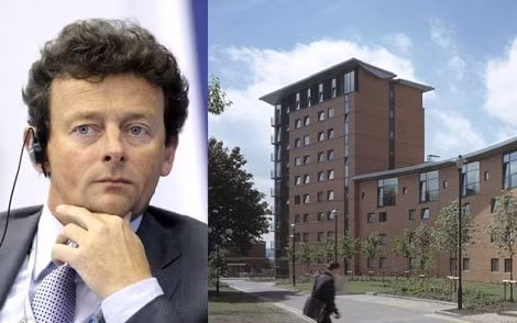 8. Đại học Aston: Ngôi trường nổi tiếng có trụ sở tại thành phố Birmingham này từng đào tạo 2,3% triệu phú. Nổi tiếng nhất trong số này phải kể đến cựu ông chủ tập đoàn BP Tony Hayward, người theo học ngành Địa chất ở đây. Ông từng được BP trả mức lương hàng năm trên 1 triệu bảng và bỏ túi khoản thưởng 2 triệu bảng vào năm 2009. 8. Đại học Aston: Ngôi trường nổi tiếng có trụ sở tại thành phố Birmingham này từng đào tạo 2,3% triệu phú. Nổi tiếng nhất trong số này phải kể đến cựu ông chủ tập đoàn BP Tony Hayward, người theo học ngành Địa chất ở đây. Ông từng được BP trả mức lương hàng năm trên 1 triệu bảng và bỏ túi khoản thưởng 2 triệu bảng vào năm 2009.