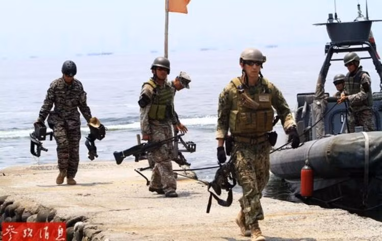 Quân đội hai nước Mỹ-Philippines tiến hành tập trận chung ở đảo Luzon (ảnh nguồn Tin tức Tham khảo, Trung Quốc) Quân đội hai nước Mỹ-Philippines tiến hành tập trận chung ở đảo Luzon (ảnh nguồn Tin tức Tham khảo, Trung Quốc)