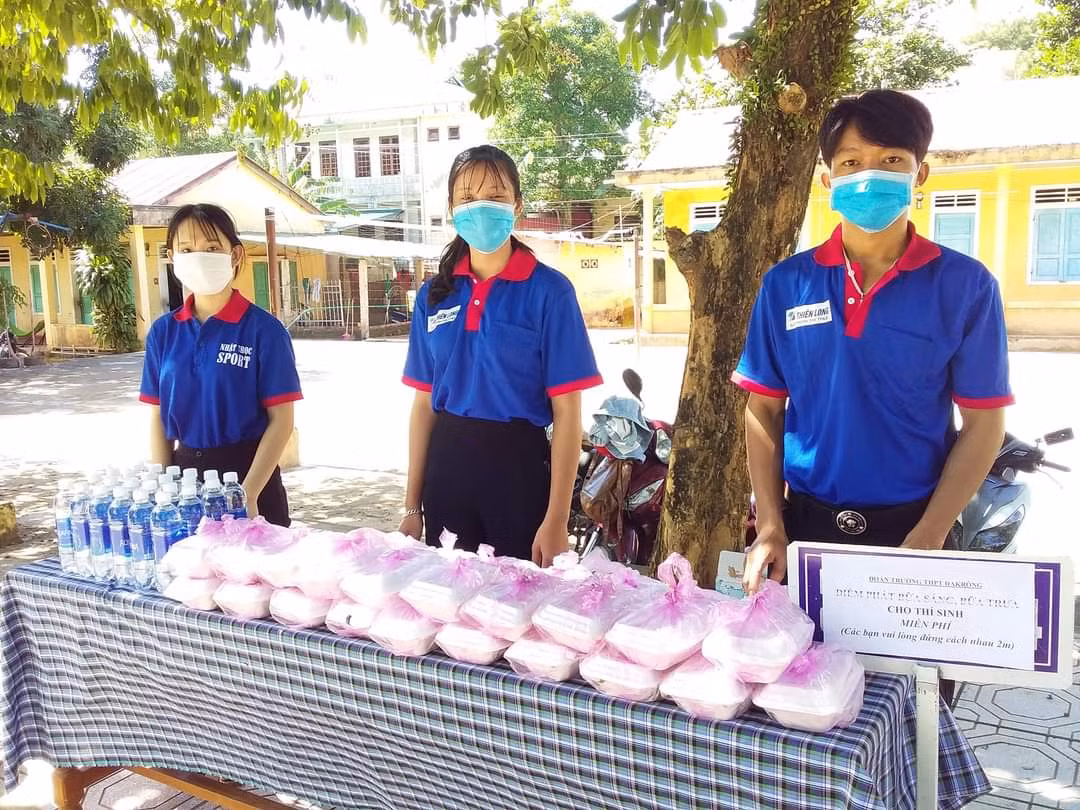 Tất cả đã sẵn sàng. Tất cả đã sẵn sàng.