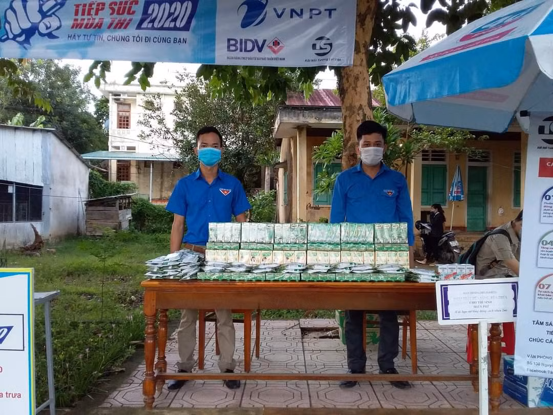 250 hộp sữa sẵn sàng trao đến tay cho các thí sinh. 250 hộp sữa sẵn sàng trao đến tay cho các thí sinh.