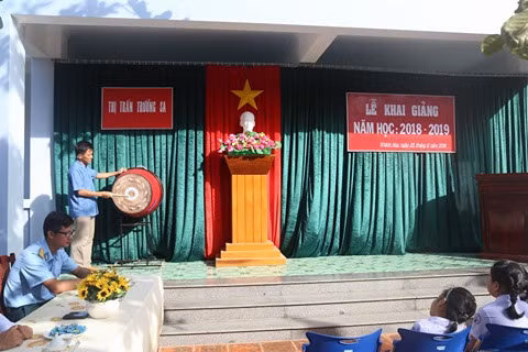 Tiếng trống trường vang lên trong buổi Lễ khai giảng. (Ảnh: T.H)