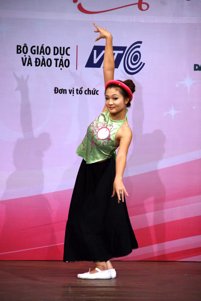 Sinh ngày 25/08/1993, đang học ĐH KD Công Nghệ, cao 1m64