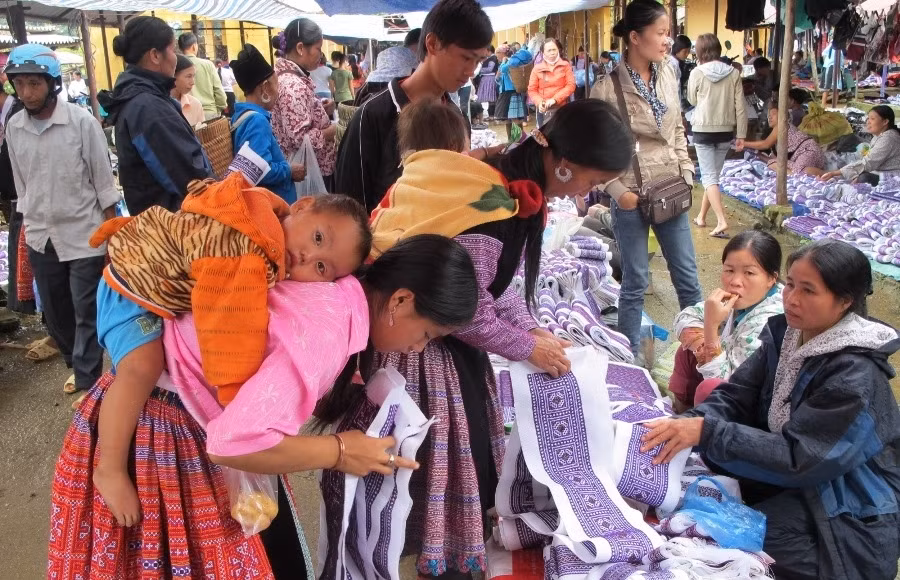 Phụ nữ vùng cao đang trở thành đích ngắm của bọn tội phạm buôn bán người (ảnh Thanh Huyền/taybacsensetravel).