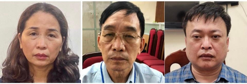 Các bị can (từ trái qua phải) gồm: Vũ Liên Oanh, nguyên Giám đốc Sở Giáo dục và Đào tạo tỉnh Quảng Ninh; Ngô Vui, nguyên Trưởng phòng Kế hoạch Tài chính và Hà Huy Long, nguyên phó Phòng Kế hoạch Tài chính thuộc Sở Giáo dục và Đào tạo tỉnh Quảng Ninh. Ảnh: Cổng thông tin Bộ Công An