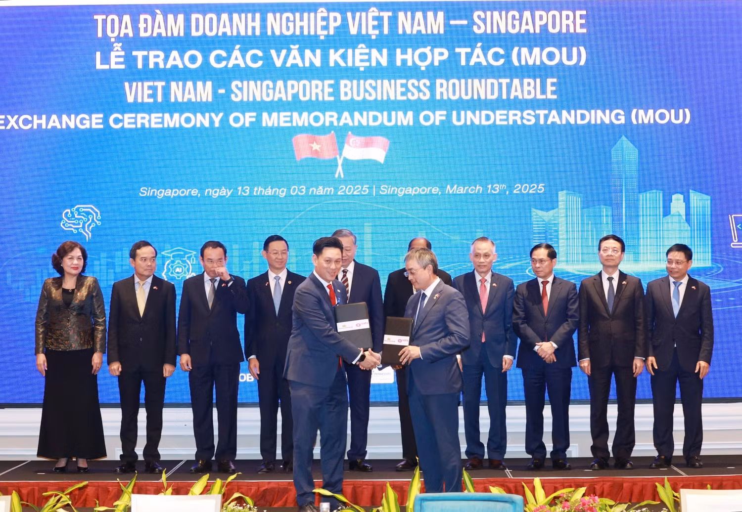 2. Bản ghi nhớ với công ty ST Engineering Aerospace giúp Vietnam Airlines nâng tầm dịch vụ bảo dưỡng và cũng như trong nghiên cứu khai thác cơ sở bảo dưỡng, sửa chữa tại CHKQT Long Thành.jpg