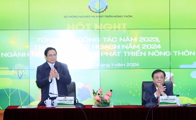 Thủ tướng Phạm Minh Chính dự hội nghị tổng kết năm 2023, triển khai nhiệm vụ năm 2024 của ngành nông nghiệp và phát triển nông thôn do Bộ Nông nghiệp và Phát triển nông thôn tổ chức. Ảnh: VGP/Nhật Bắc