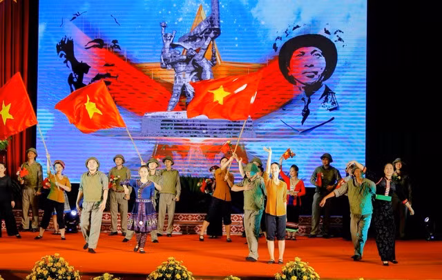 Chiến thắng Điện Biên Phủ mãi mãi là bản anh hùng ca bất diệt - "Một dấu mốc bằng vàng chói lọi" trong lịch sử dân tộc ta, non sông đất nước ta. Ảnh: VGP/Nhật Bắc