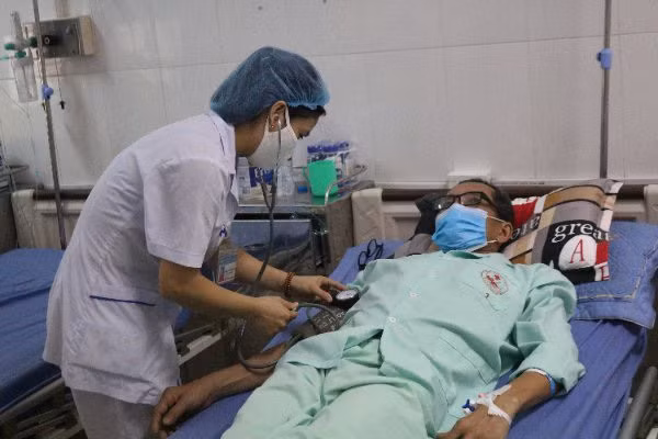 Bảo hiểm xã hội Việt Nam đề nghị cơ sở khám chữa bệnh đảm bảo cung ứng đầy đủ, kịp thời thuốc, vật tư, thiết bị y tế trong danh mục bảo hiểm y tế.