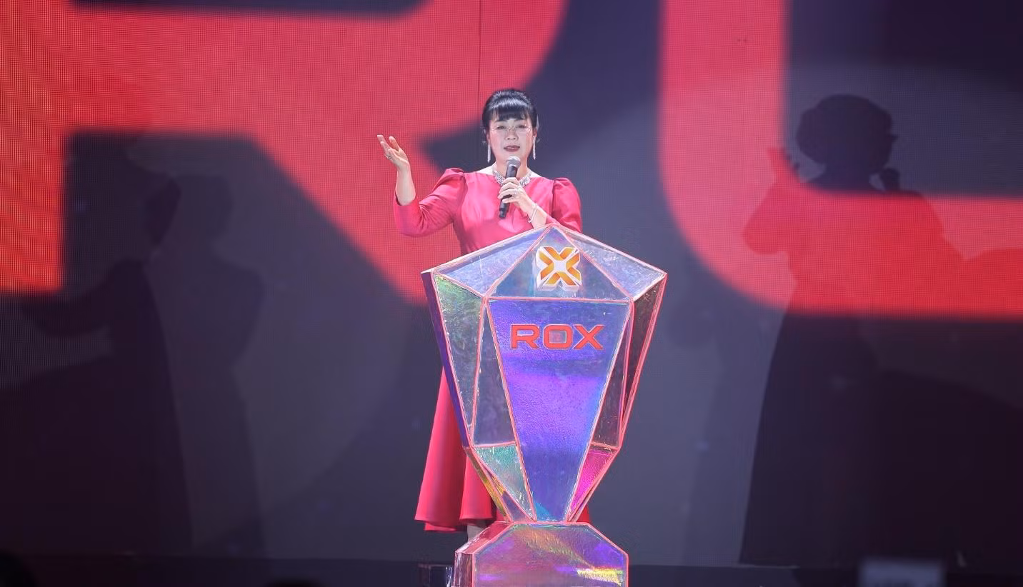 Chủ tịch Hội đồng quản trị ROX Group Nguyễn Thị Nguyệt Hường điểm lại hành trình 28 năm xây dựng và phát triển cùng những lần “chuyển mình” giúp Tập đoàn phát triển lên một nấc thang mới.