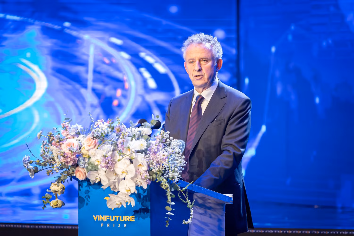 Giáo sư Richard Henry Friend, Chủ tịch Hội đồng Giải thưởng VinFuture phát biểu tại Lễ trao giải VinFuture 2023. Giáo sư Richard Henry Friend, Chủ tịch Hội đồng Giải thưởng VinFuture phát biểu tại Lễ trao giải VinFuture 2023.