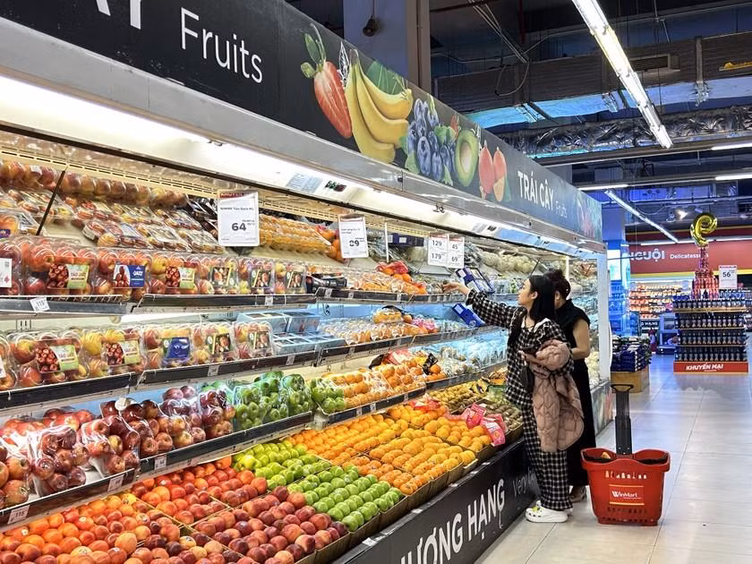 Trải nghiệm mua sắm tại trung tâm thương mại, siêu thị Winmart thuộc nội khu dự án.