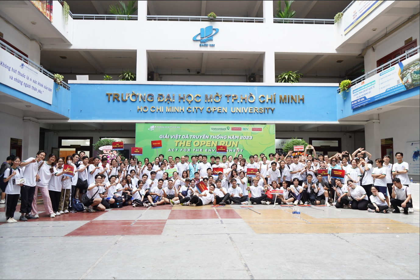 Giải Việt Dã truyền thống thu hút sự tham gia của sinh viên, học viên các bậc, hệ đào tạo thuộc Trường.