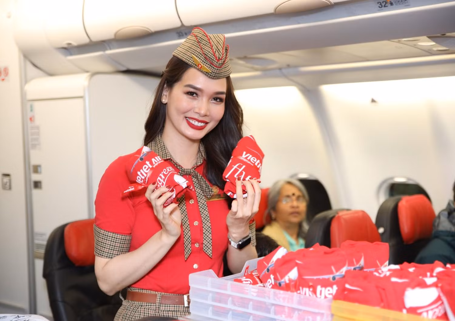 VJ cabin crew 1.jpg