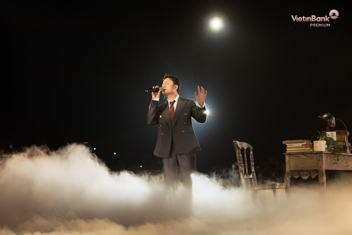 Phan Mạnh Quỳnh “kể chuyện” bằng tình ca trên sân khấu “Sống trọn tinh hoa".