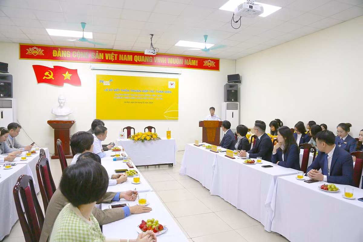 Thạc sĩ, bác sĩ Nguyễn Mạnh Cường – Phó Giám đốc Bệnh viện Hữu nghị Việt Nam – Cu Ba cảm ơn sự đồng hành, hỗ trợ của PVcomBank