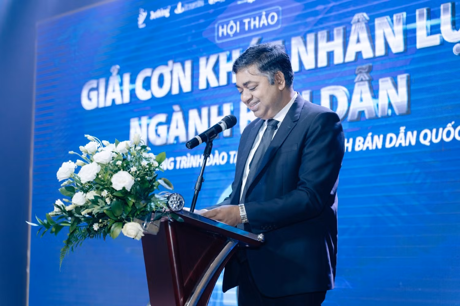 Ông Madan Mohan Sethi - Tổng lãnh sự Ấn Độ tại Thành phố Hồ Chí Minh chia sẻ tại sự kiện. Hình ảnh: FPT Jetking