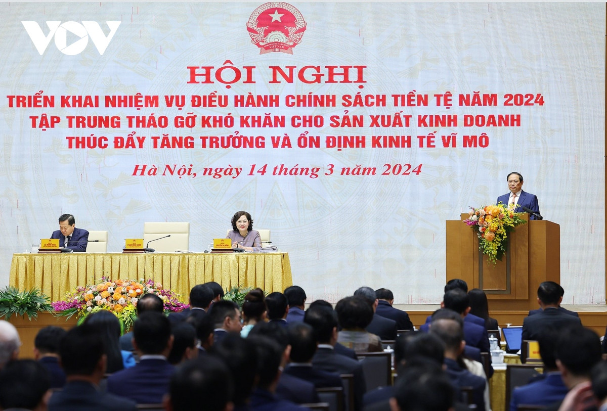 Thủ tướng chủ trì hội nghị về chính sách tiền tệ, tháo gỡ khó khăn cho sản xuất.