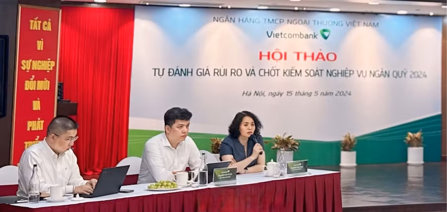 Bà Đinh Thị Thái - Phó Tổng Giám đốc phụ trách Khối QLRR phát biểu chỉ đạo tại hội thảo.
