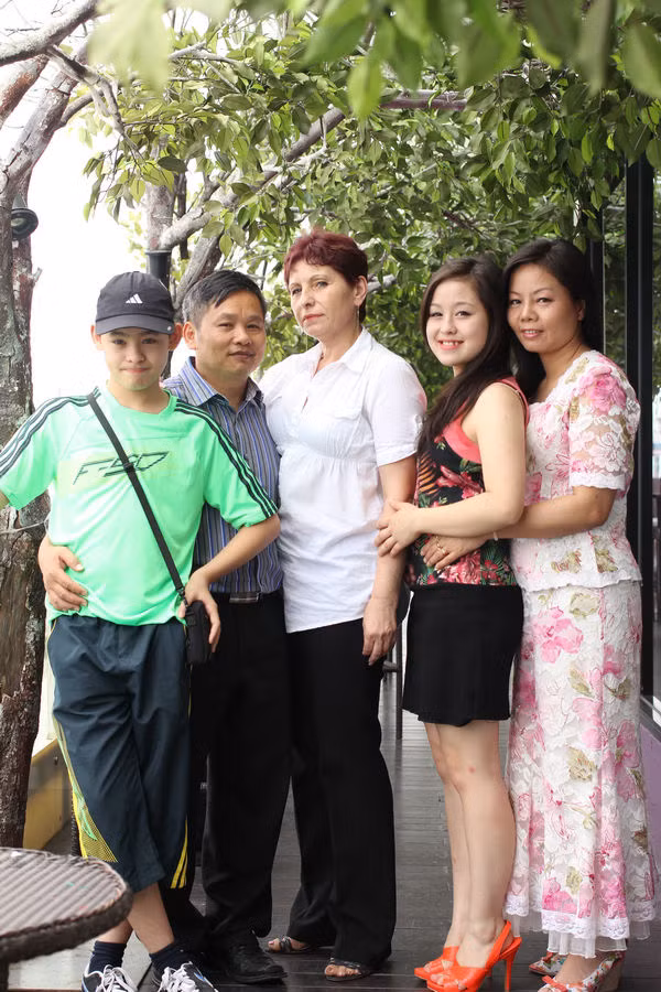 Cả gia đình về cổ vũ cho Thủy