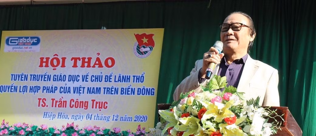 Tiến sĩ Trần Công Trục chia sẻ với học sinh trường Hiệp Hòa số 3. Ảnh: LC Tiến sĩ Trần Công Trục chia sẻ với học sinh trường Hiệp Hòa số 3. Ảnh: LC