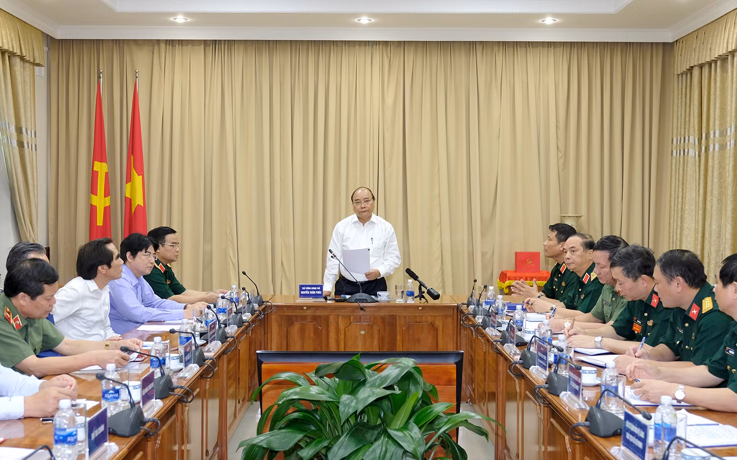 Thủ tướng làm việc với Ban quản lý Lăng. (Ảnh: VGP)