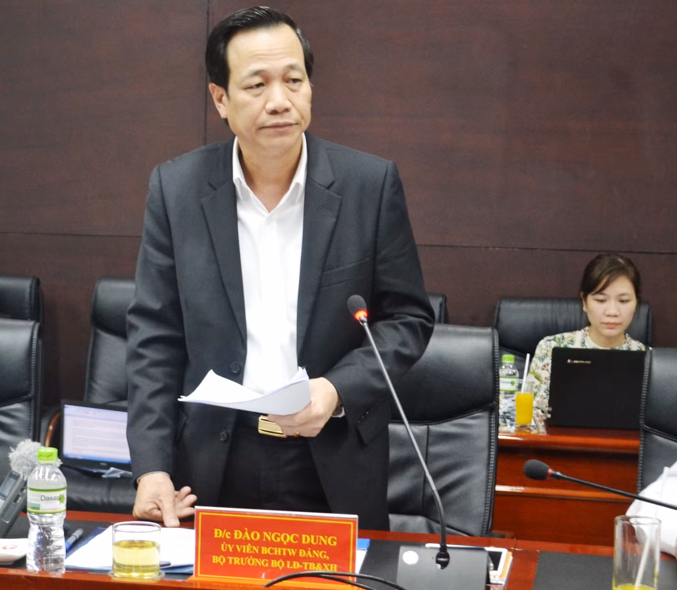 "Không thể cứ đào tạo trên trời, sau đó người ta đi dưới đất, đi đâu thì đi"