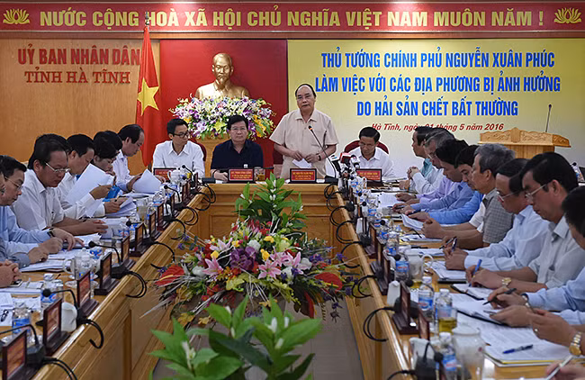 Thủ tướng đánh giá công tác quản lý môi trường còn nhiều bất cập, nhất là việc quan trắc, giám sát nước thải ở một số nhà máy liên quan còn lỏng lẻo. ảnh: VGP.