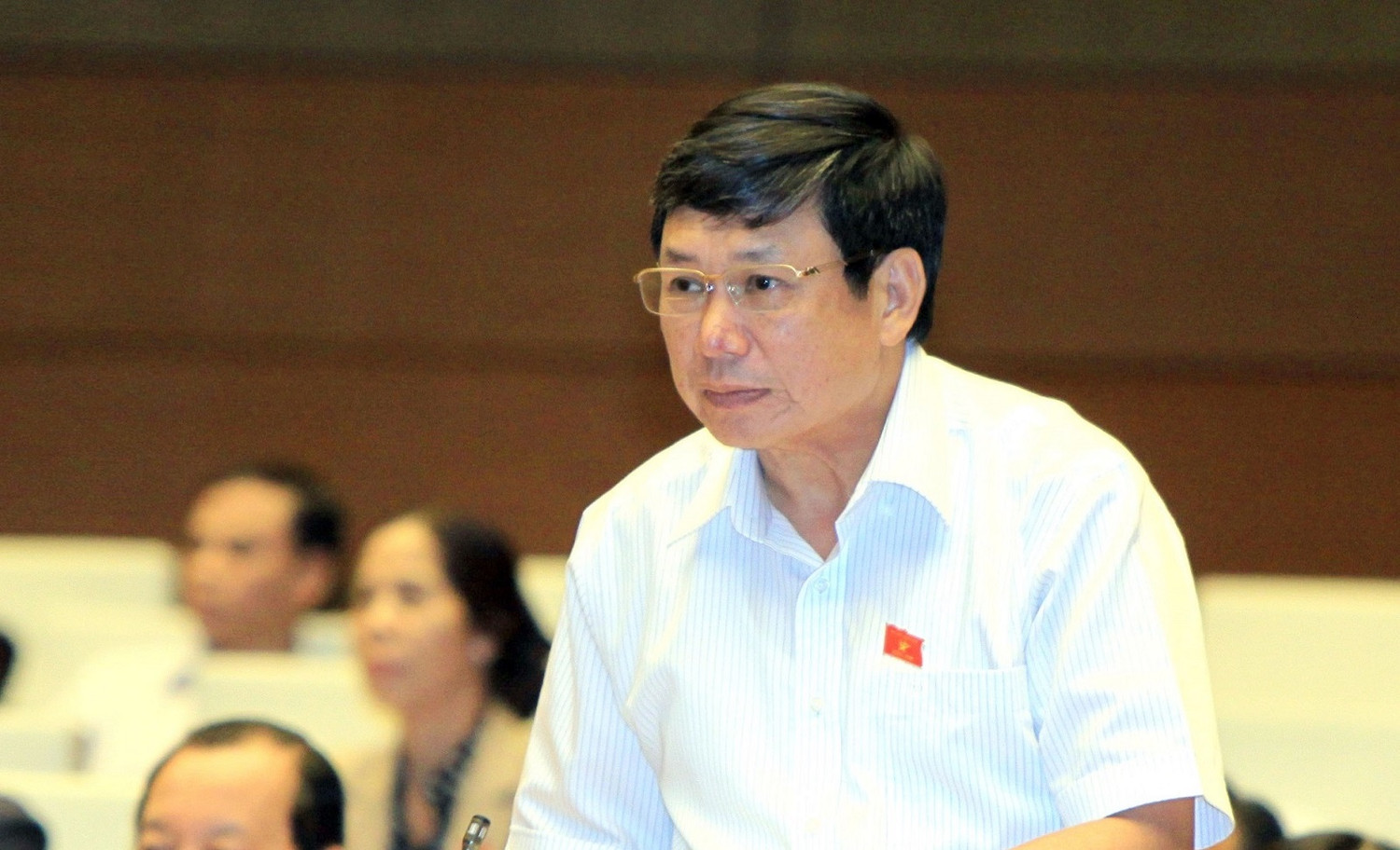 Đại biểu Lê Nam: "Nhân dân chán lắm rồi các cán bộ chỉn chu và trau chuốt với những ngôn từ tăng cường, đẩy mạnh, nâng cao". ảnh: Trung tâm thông tin Quốc hội.
