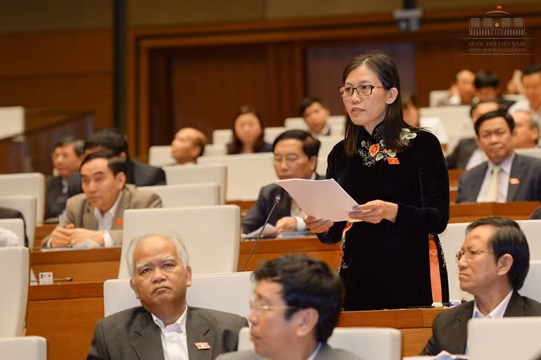 Bà Lê Thị Nga nhấn mạnh, có nhiều người vì lợi ích trước mắt đã trục lợi trên sự sống chết của đồng bào. ảnh: Trung tâm báo chí Quốc hội. Bà Lê Thị Nga nhấn mạnh, có nhiều người vì lợi ích trước mắt đã trục lợi trên sự sống chết của đồng bào. ảnh: Trung tâm báo chí Quốc hội.