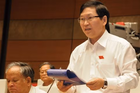 Đại biểu Tô Văn Tám đề nghị làm rõ trong các dự án BOT có lợi ích nhóm không? ảnh: quochoi.vn