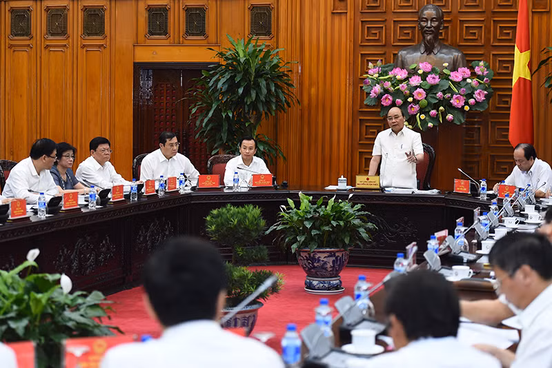 Thủ tướng Nguyễn Xuân Phúc làm việc với các lãnh đạo Thành phố Đà Nẵng. ảnh: vgp.