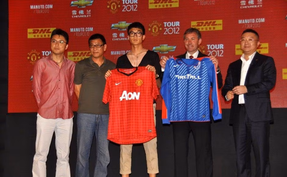 Tiền vệ Ryan Giggs đã tới Thượng Hải (Trung Quốc) để tham gia một hoạt động quảng bá của hãng xe nổi tiếng Chevrolet của Mỹ. Tiền vệ Ryan Giggs đã tới Thượng Hải (Trung Quốc) để tham gia một hoạt động quảng bá của hãng xe nổi tiếng Chevrolet của Mỹ.