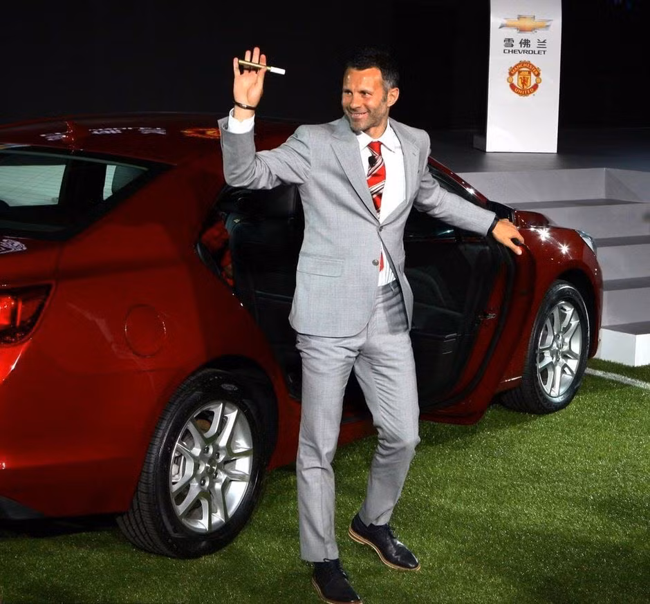 Tiền vệ Ryan Giggs đã tới Thượng Hải (Trung Quốc) để tham gia một hoạt động quảng bá của hãng xe nổi tiếng Chevrolet của Mỹ. Tiền vệ Ryan Giggs đã tới Thượng Hải (Trung Quốc) để tham gia một hoạt động quảng bá của hãng xe nổi tiếng Chevrolet của Mỹ.