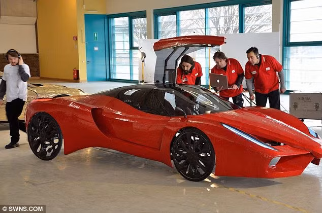 Các thiết kế bên ngoài đều mô phòng theo một chiếc Ferrari FXX,...