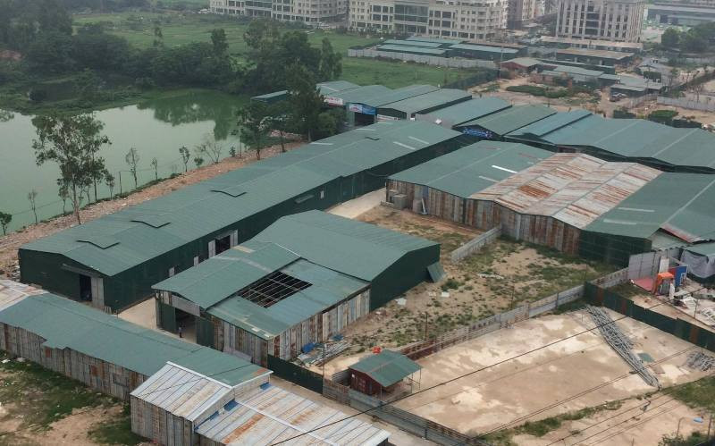 Hàng loạt công trình ngang nhiên xây dựng trái phép trên đất nông nghiệp tại số 58 Tố Hữu. Người dân cho rằng, trách nhiệm chính thuộc về lãnh đạo phường. Ảnh H.T