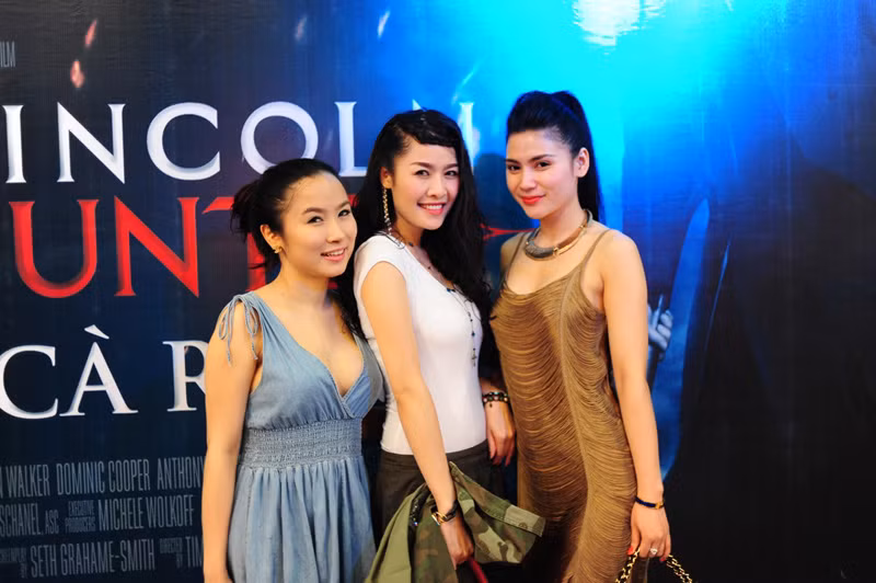 Liên quan tới sự việc này, ngày 3-8, Thiếu tá Phương Ánh Việt, đội trưởng Đội điều tra tổng hợp – Công an quận Tây Hồ (Hà Nội) cho biết, gần hai tháng xảy ra vụ việc người mẫu Hồng Quế bị tố đánh người, cơ quan công an quận này đã đưa ra mức xử phạt đối với Hồng Quế và ca sĩ Phạm Vân Quế (tức Quế Vân). Liên quan tới sự việc này, ngày 3-8, Thiếu tá Phương Ánh Việt, đội trưởng Đội điều tra tổng hợp – Công an quận Tây Hồ (Hà Nội) cho biết, gần hai tháng xảy ra vụ việc người mẫu Hồng Quế bị tố đánh người, cơ quan công an quận này đã đưa ra mức xử phạt đối với Hồng Quế và ca sĩ Phạm Vân Quế (tức Quế Vân).