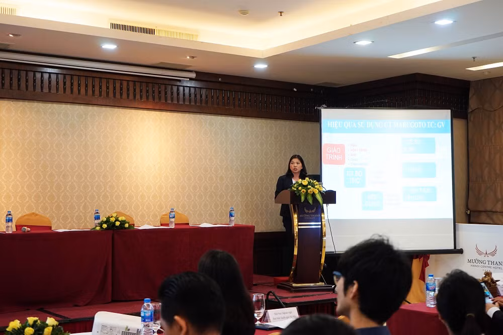 Bà Thân Thị Mỹ Bình đại diện trường Đại học Ngoại Ngữ - Đại học Quốc gia.