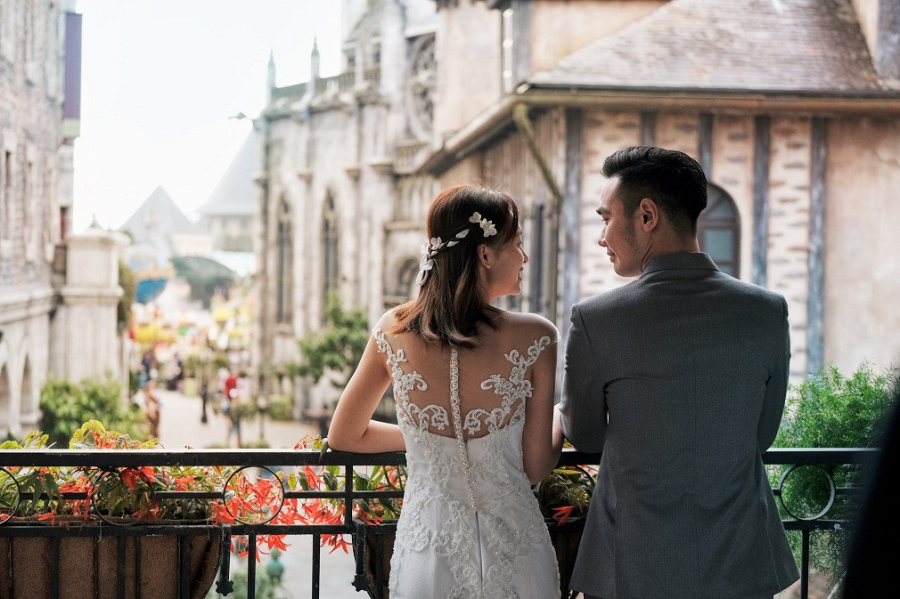 Du khách đến khu du lịch giải trí Bà Nà Hills.