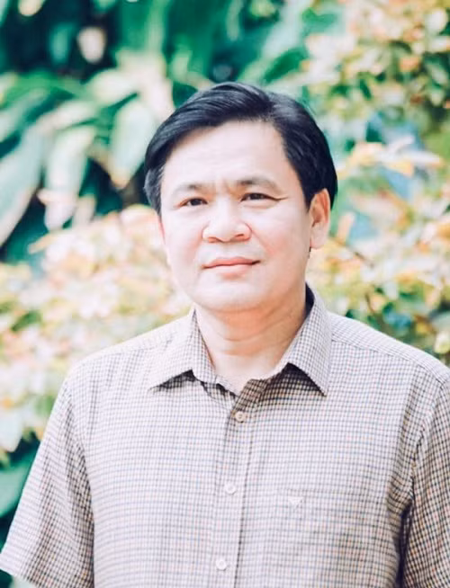 Tác giả "Viết chờ sen lên" Trần Nam Phong.