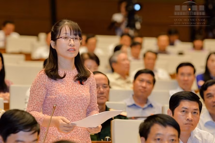 Đại biểu Quốc hội tán thành nâng chuẩn trình độ đào tạo giáo viên tuy nhiên cần có lộ trình cụ thể (Ảnh:quochoi.vn)