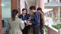 Một kỳ thi tuyển giáo viên phải được tổ chức bài bản từ khâu ra đề, bảo mật đề thi, chấm thi, phúc khảo... Ảnh: AP