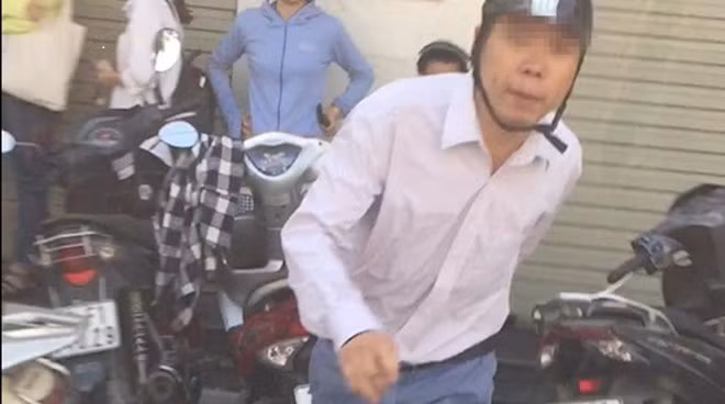 Ông Đào Quang T. đã đánh phụ nữ vì bị nhắc xếp hàng (Ảnh minh họa: Báo Phụ nữ Việt Nam)