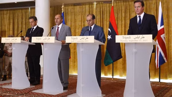 Thông tin về chuyến thăm bất ngờ tới Libya của ông Sarkozy và Cameron đã xuất hiện trên truyền thông phương Tây từ ngày 14/9, nhưng văn phòng Thủ tướng Anh đã từ chối xác nhận.