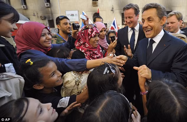 Theo Reuters, các lãnh đạo mới của Libya hy vọng chuyến đi của ông Sarkozy và ông Cameron sẽ giúp Libya nhận được những khoản viện trợ để tái thiết đất nước.