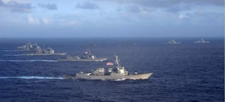 Ngày 27 tháng 3 năm 2015. hạm đội Mỹ-Nhật phô diễn vũ lực ở vùng biển Guam. bắn tên lửa liên tiếp răn đe Trung Quốc (nguồn mạng sina Trung Quốc) Ngày 27 tháng 3 năm 2015. hạm đội Mỹ-Nhật phô diễn vũ lực ở vùng biển Guam. bắn tên lửa liên tiếp răn đe Trung Quốc (nguồn mạng sina Trung Quốc)