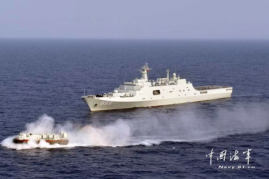 Máy bay, tàu chiến không thể thay thế cho công lý và pháp luật. Máy bay, tàu chiến không thể thay thế cho công lý và pháp luật.