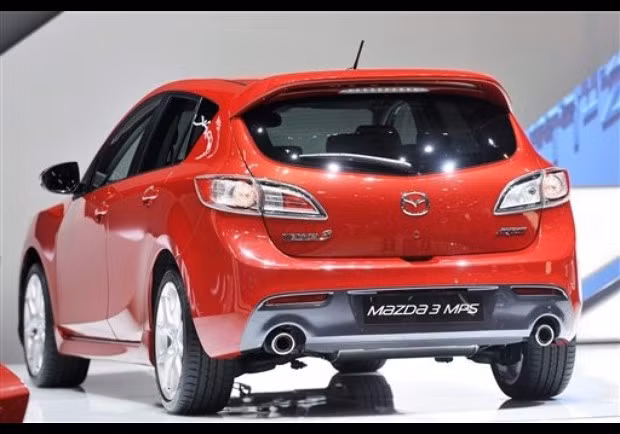 Mazda 3 mang phong cách thể thao hơn các mẫu xe cỡ nhỏ khác, phù hợp vớ nhưng bạn trẻ năng động, xe có giá 16.845 USD. Mazda 3 mang phong cách thể thao hơn các mẫu xe cỡ nhỏ khác, phù hợp vớ nhưng bạn trẻ năng động, xe có giá 16.845 USD.