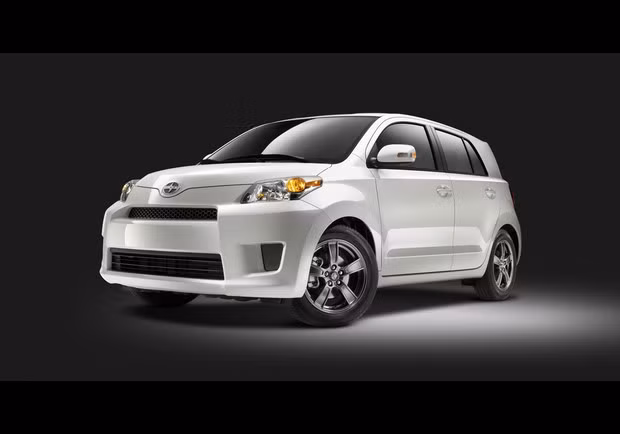 Scion xD – mẫu xe cỡ nhỏ phong cách nhất, không gian xe rộng rãi, thoải mái, xe có giá 15.345 USD. Scion xD – mẫu xe cỡ nhỏ phong cách nhất, không gian xe rộng rãi, thoải mái, xe có giá 15.345 USD.