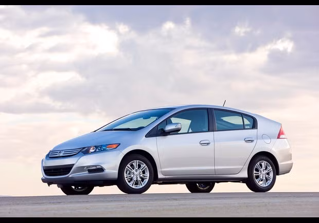 Honda Insight có giá cả vừa phải ở mức 18.350 USD, là mẫu xe kết hợp giữa động cơ xăng và động cơ điện, và là đối thủ cạnh tranh của Toyota Prius tại thị trường Mỹ. Honda Insight có giá cả vừa phải ở mức 18.350 USD, là mẫu xe kết hợp giữa động cơ xăng và động cơ điện, và là đối thủ cạnh tranh của Toyota Prius tại thị trường Mỹ.